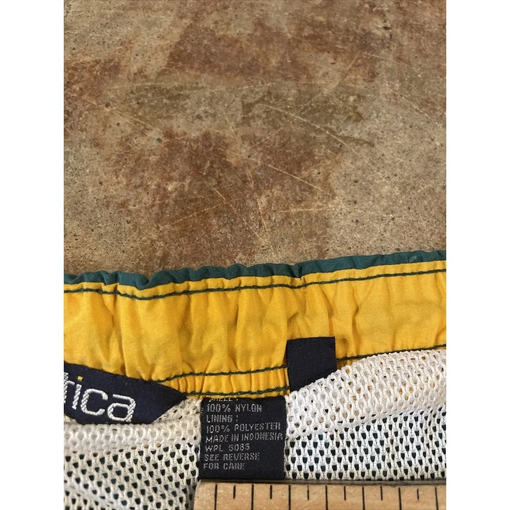 Vintage Nautica Boys S 8-10 Solid Green Nylon Mesh Lined Swim Trunks‎ Logo